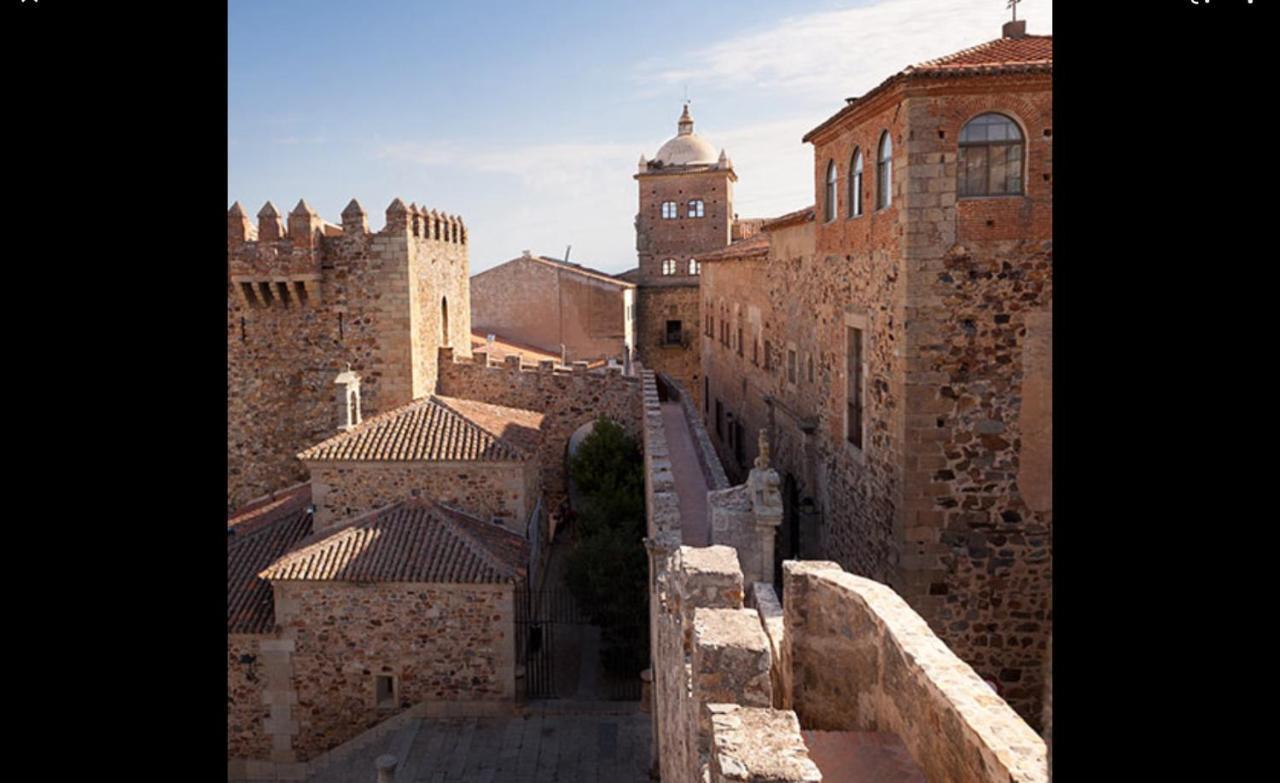 Alojamiento El Miajon De Los Castuos Valdesalor Exterior photo
