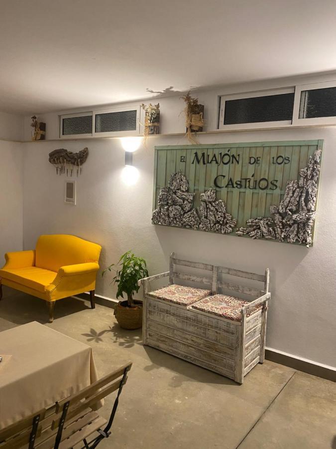 Alojamiento El Miajon De Los Castuos Valdesalor Exterior photo